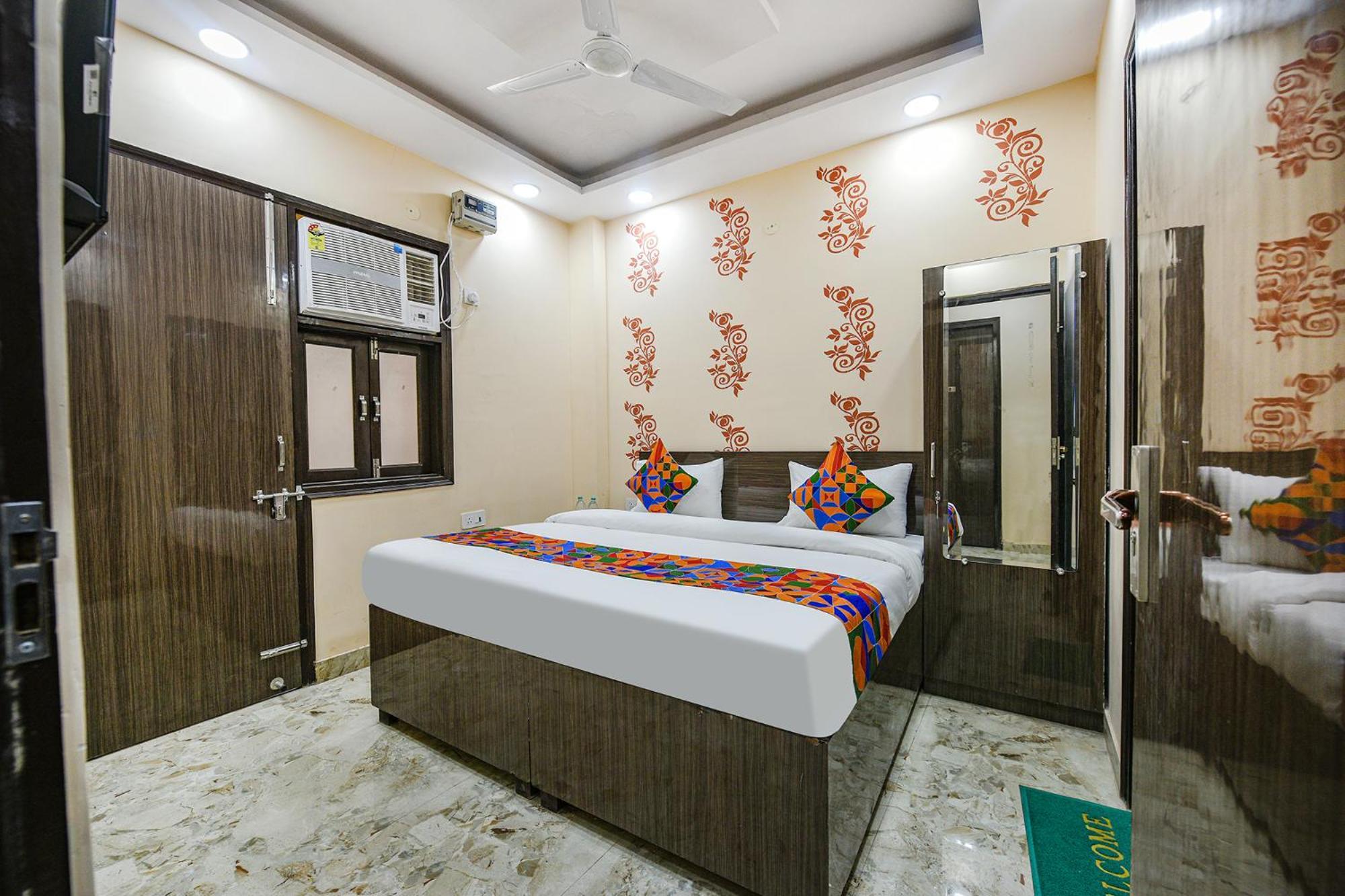 Fabexpress Unicon Hotel New Delhi Exterior photo