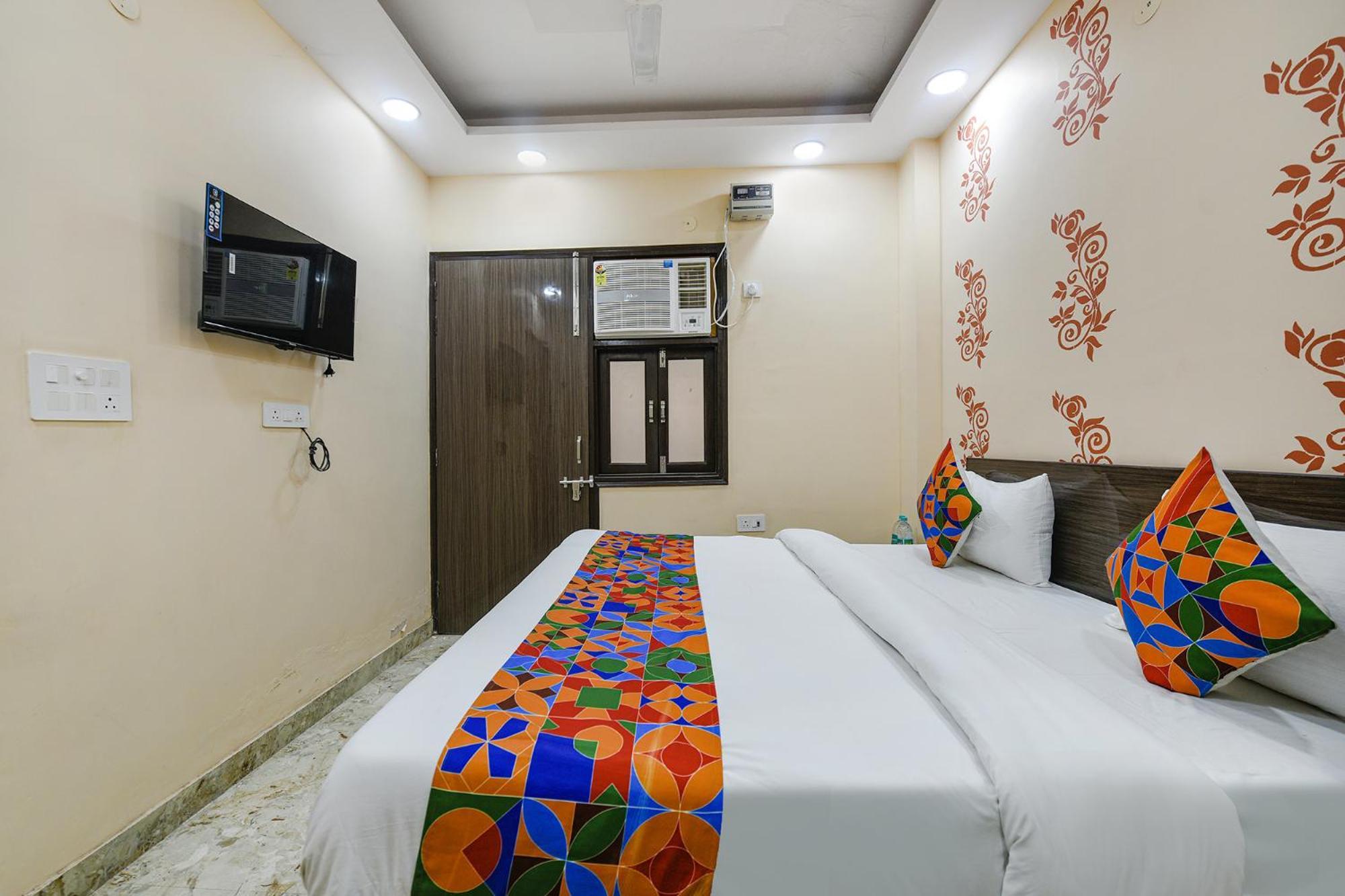 Fabexpress Unicon Hotel New Delhi Exterior photo