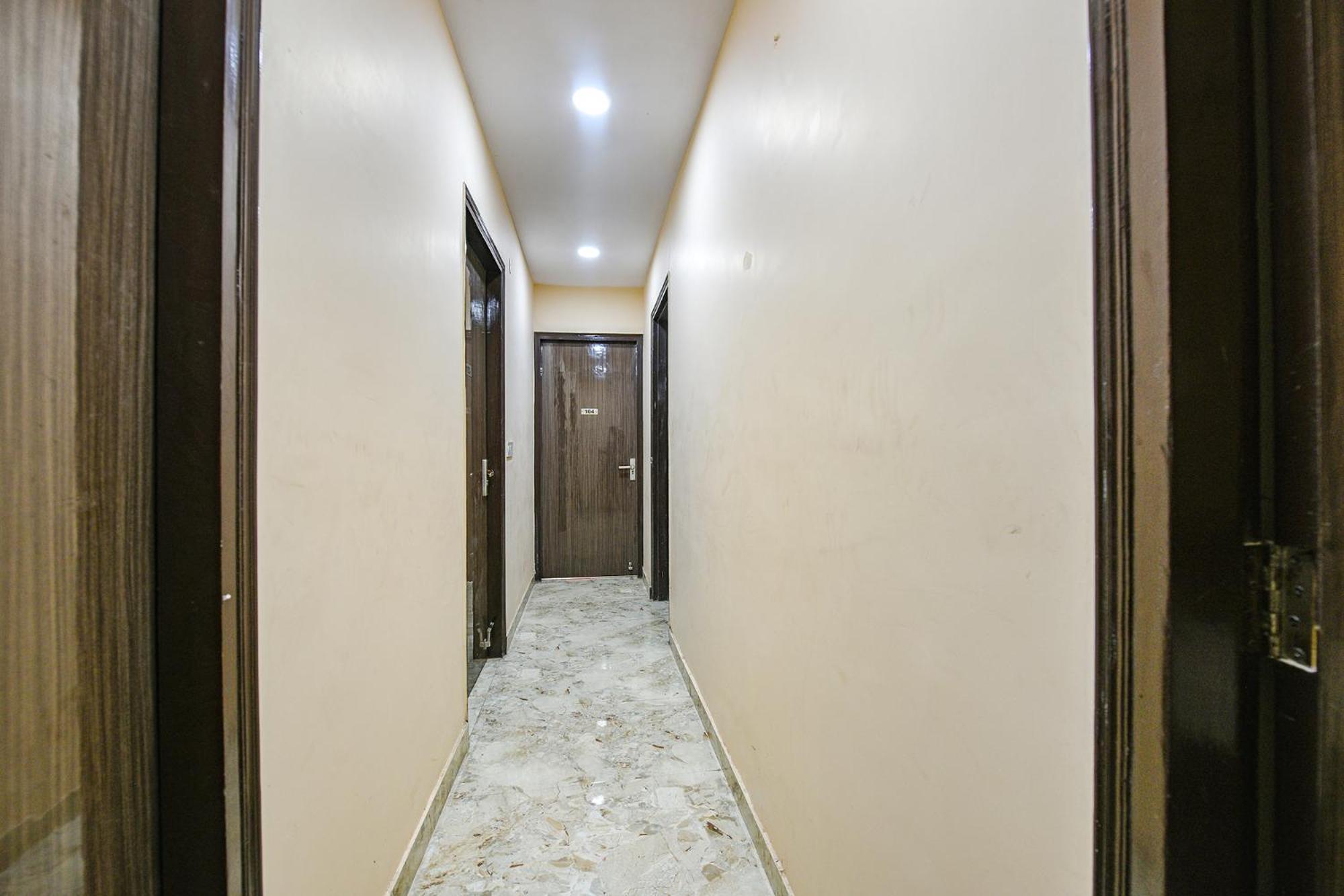Fabexpress Unicon Hotel New Delhi Exterior photo