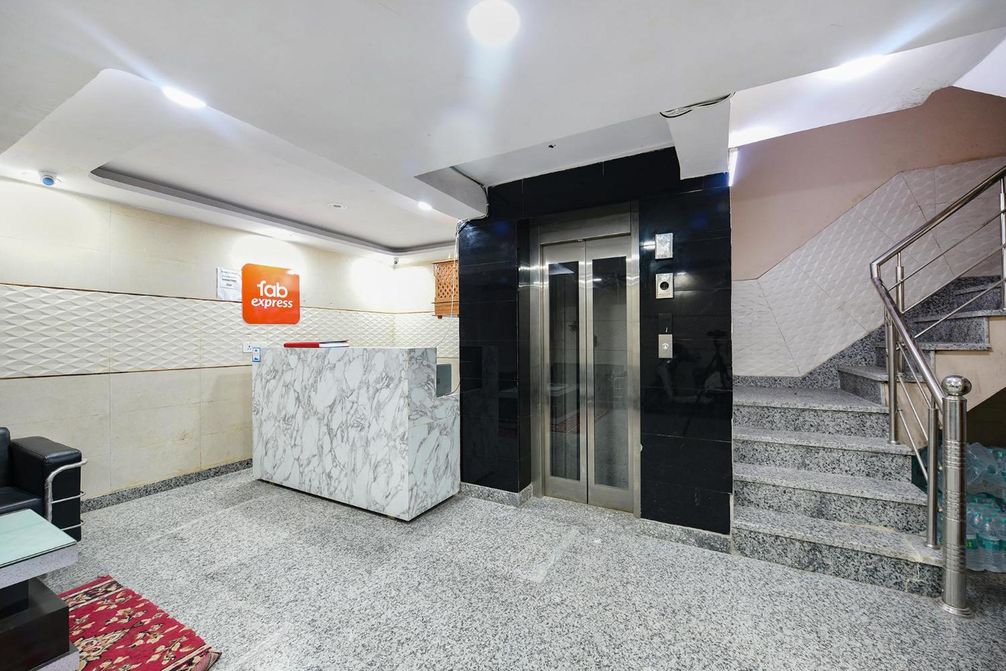 Fabexpress Unicon Hotel New Delhi Exterior photo